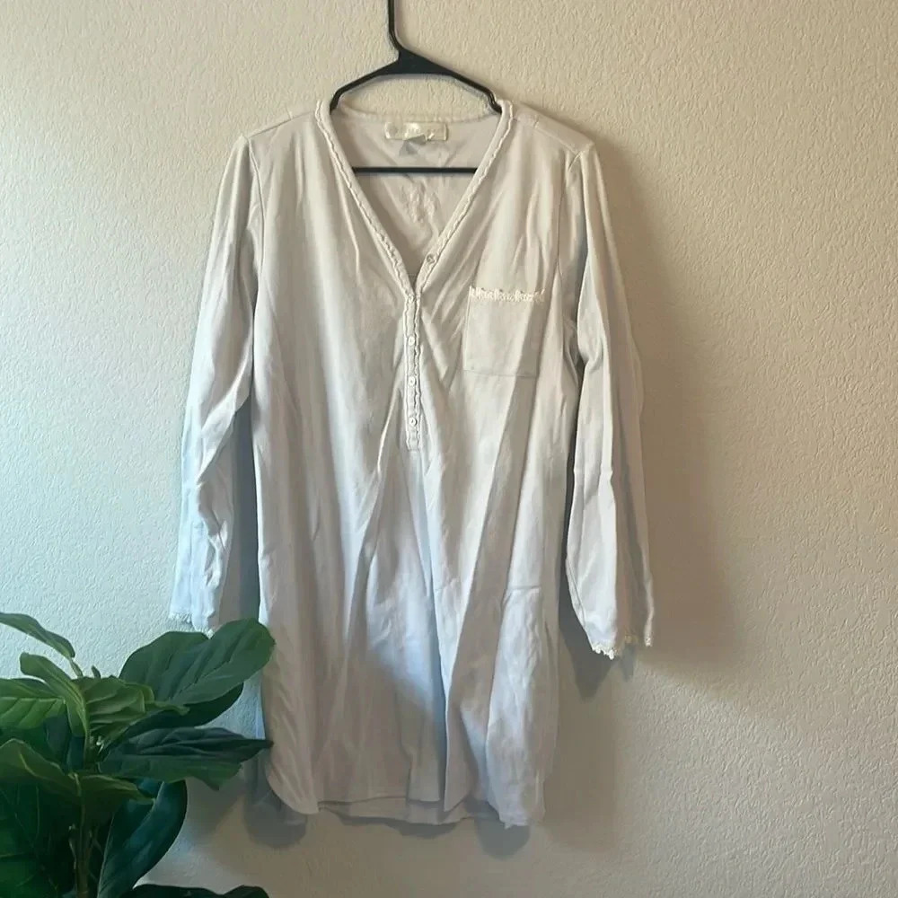 Eileen West size Large night shirt